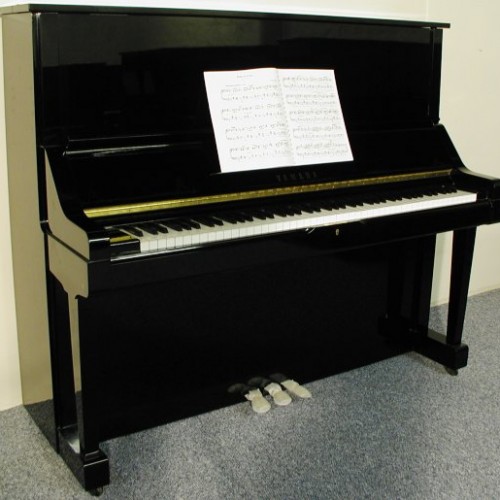 Giới thiệu đàn piano Yamaha UX