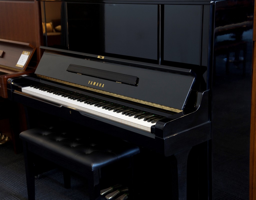 Đàn Piano Yamaha UX3