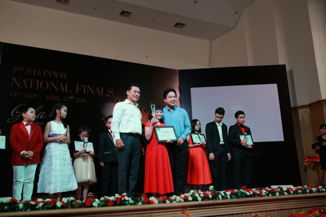  Chàng trai 15 tuổi đại diện Việt Nam tranh tài Piano tại Malaysia